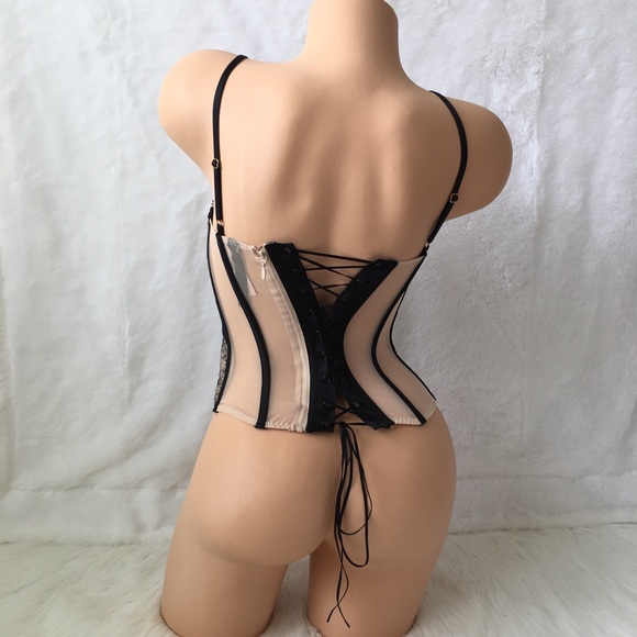 VS Corset size 32b - Picture 6 of 7